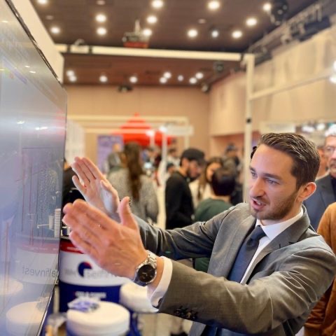 Guillaume Lidy en conférence devant un public